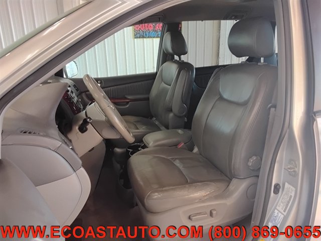 Used 2004 Toyota Sienna XLE w/ XLE Pkg 17 AWD/4WD image 11