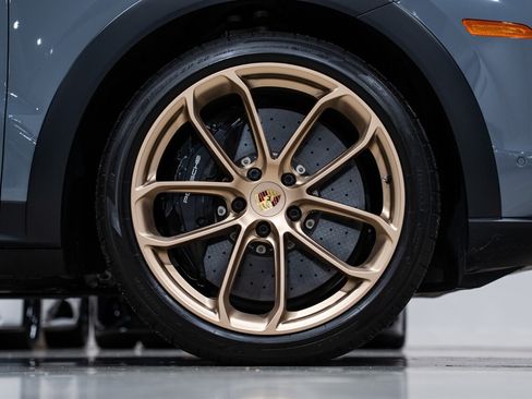 Used 2022 Porsche Cayenne Turbo GT AWD/4WD image 50