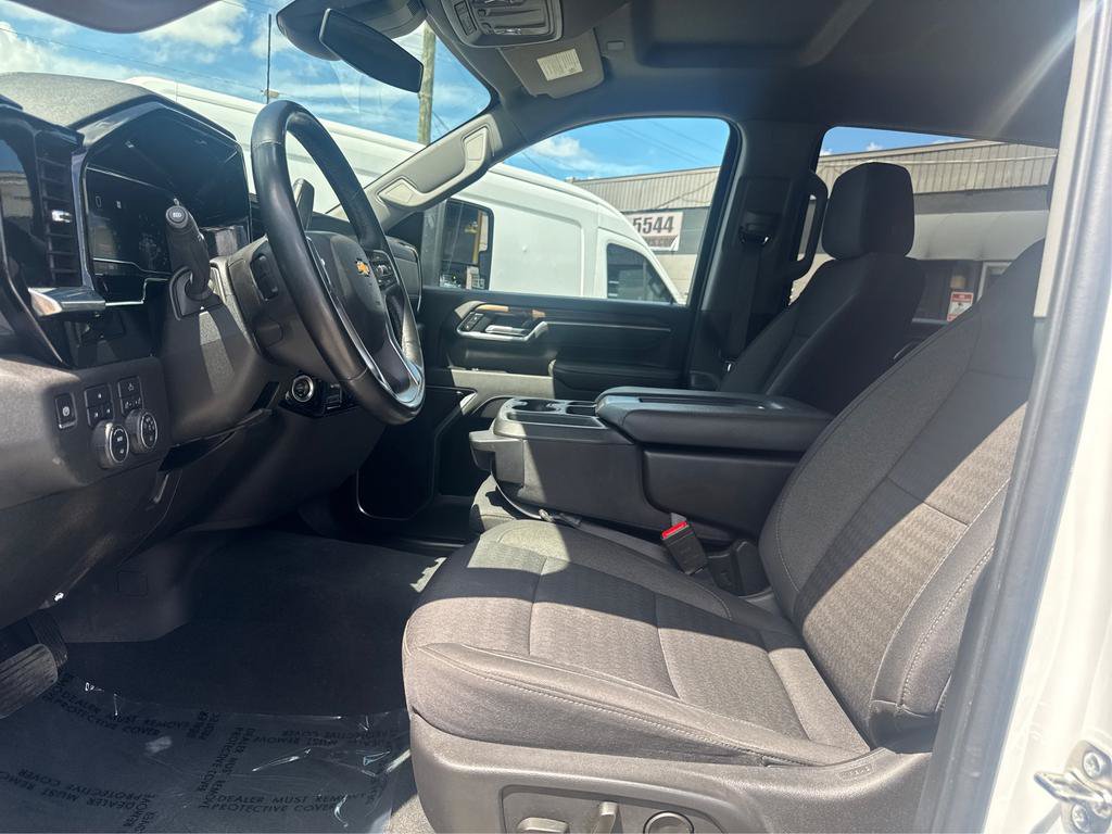 Used 2025 Chevrolet Silverado 2500 LT w/ Convenience Package AWD/4WD image 9