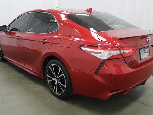 Used 2020 Toyota Camry SE image 7