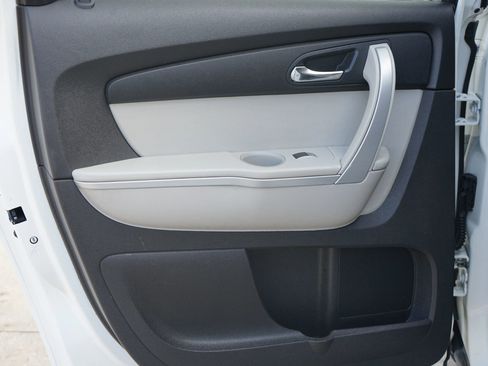 Used 2010 GMC Acadia SLT image 32