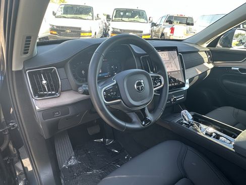 Certified 2025 Volvo XC90 B6 Plus image 17