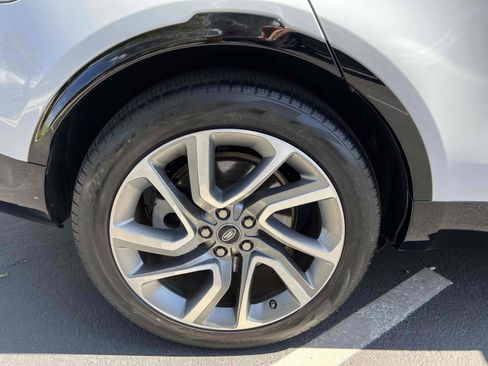 Used 2020 Land Rover Discovery Landmark image 71