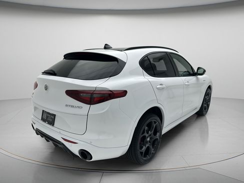 Used 2023 Alfa Romeo Stelvio Veloce AWD/4WD image 3