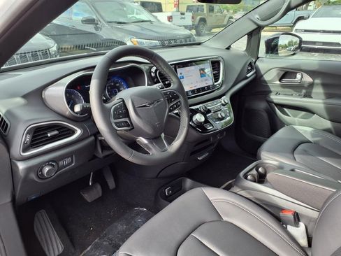 New 2026 Chrysler Voyager LX image 7