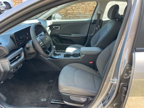 Used 2025 Kia K4 LXS image 25