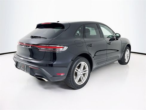 Used 2025 Porsche Macan image 9