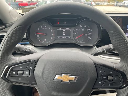 Certified 2025 Chevrolet Trax LS image 6