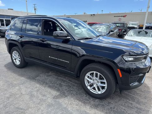 Used 2025 Jeep Grand Cherokee Laredo X RWD image 8