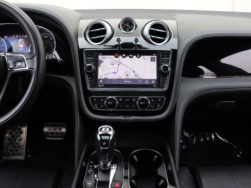 Used 2017 Bentley Bentayga image 51