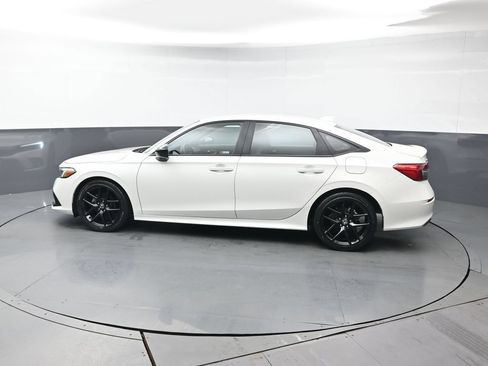 Certified 2024 Honda Civic Sport image 3