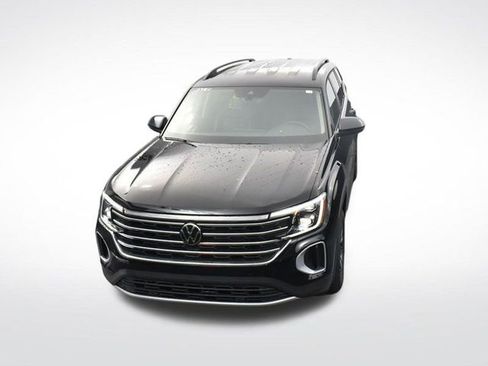 Used 2025 Volkswagen Atlas SE image 23