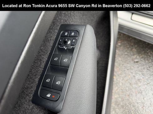 Used 2024 Volvo XC40 B5 Core image 12