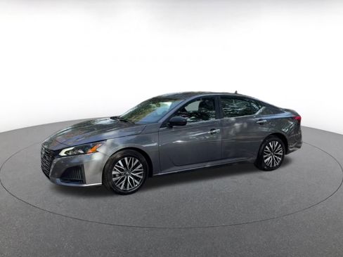 Used 2025 Nissan Altima 2.5 SV image 8