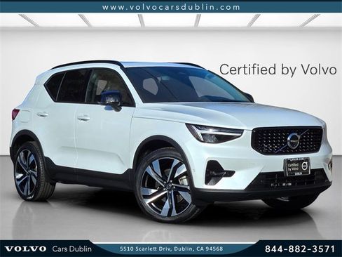 Certified 2025 Volvo XC40 B5 Plus image 1