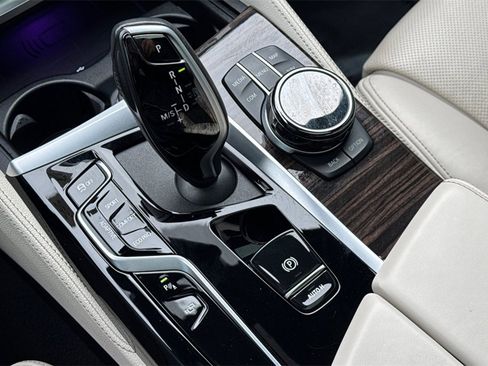 Used 2022 BMW M550i xDrive w/ Executive Package image 26