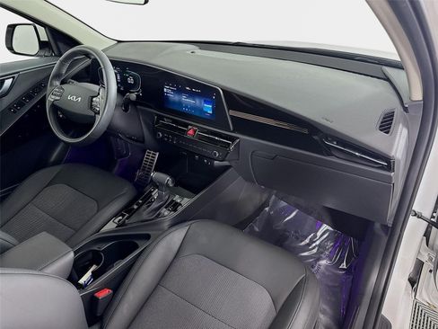 Certified 2023 Kia Niro EX Touring FWD image 29