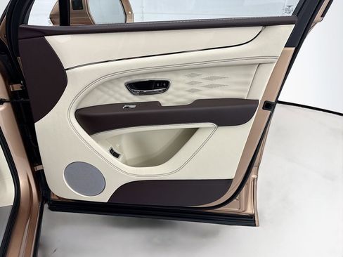 New 2026 Bentley Bentayga image 24