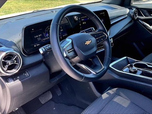 Used 2026 Chevrolet Equinox LT FWD image 12