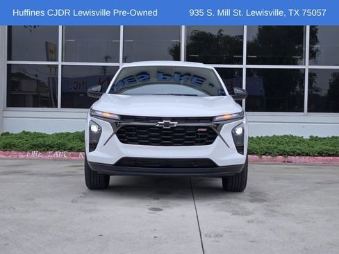 Used 2024 Chevrolet Trax RS w/ Driver Confidence Package FWD image 2