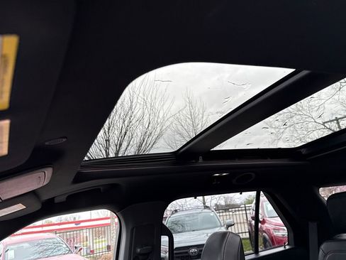 Used 2020 Ford Explorer XLT w/ Equipment Group 202A image 23