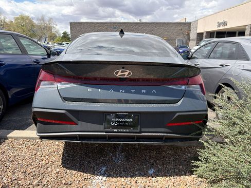 Used 2025 Hyundai Elantra Sport image 9