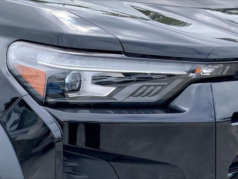 Used 2024 Chevrolet Colorado ZR2 w/ Safety Package AWD/4WD image 24