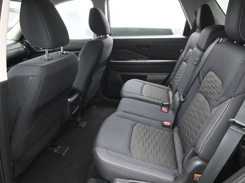 Used 2025 Nissan Pathfinder SV AWD/4WD image 19