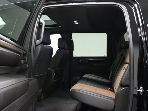 Used 2024 Chevrolet Silverado 2500 High Country w/ Technology Package AWD/4WD image 13
