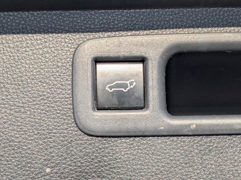 Used 2021 Toyota Highlander XLE FWD image 11