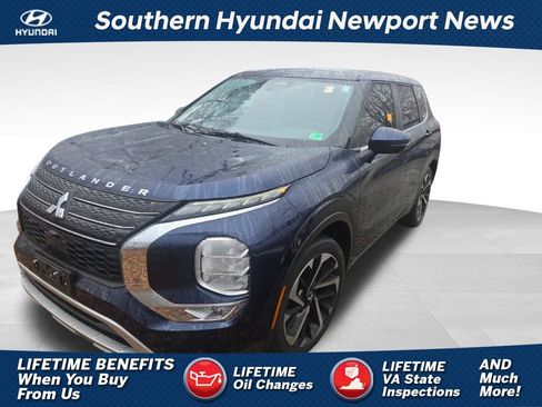 Used 2023 Mitsubishi Outlander SE image 1