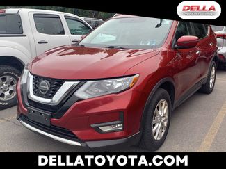 Used 2018 Nissan Rogue SV image 1