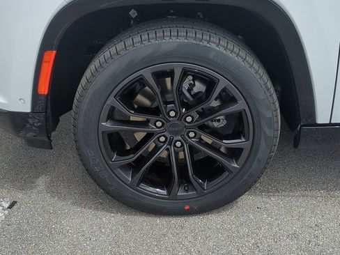 New 2026 Jeep Grand Wagoneer L Summit AWD/4WD image 11