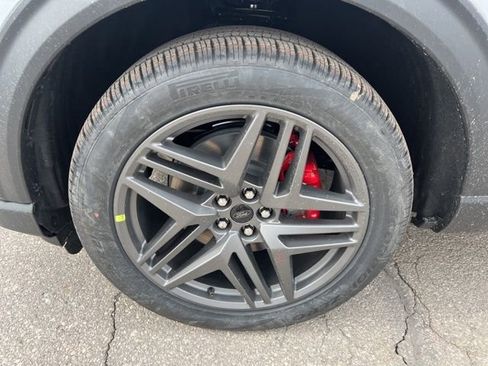 New 2026 Ford Explorer ST-Line w/ ST-Line Street Pack AWD/4WD image 15