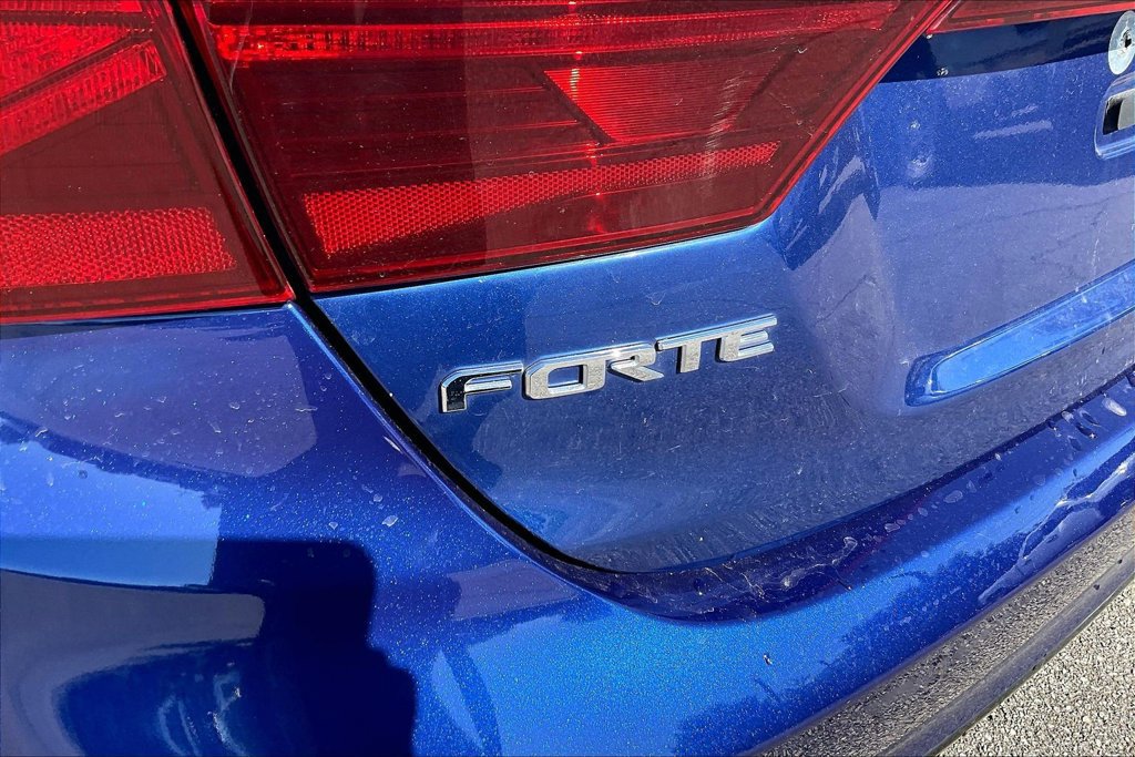 Used 2019 Kia Forte LXS FWD image 13