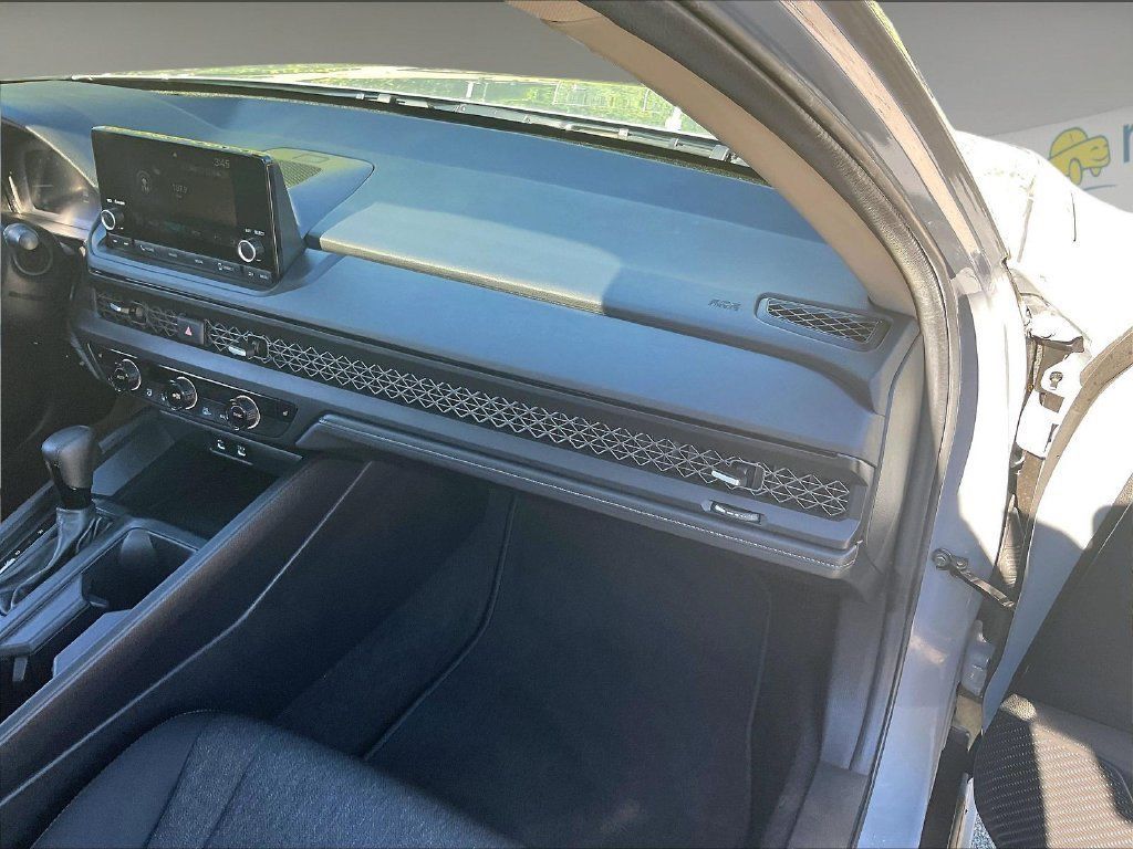 Used 2025 Honda Accord SE image 13