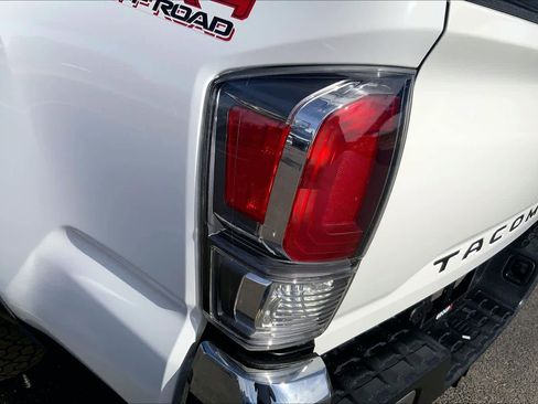 Used 2022 Toyota Tacoma TRD Off-Road image 29