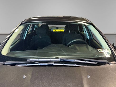 Used 2018 Ford Focus SE w/ SE Appearance Package FWD image 14