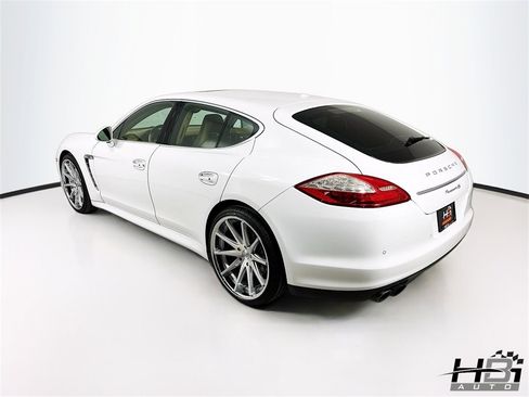 Used 2013 Porsche Panamera 4S image 8