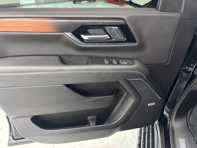 Used 2025 GMC Yukon XL Denali w/ Denali Reserve Package AWD/4WD image 22