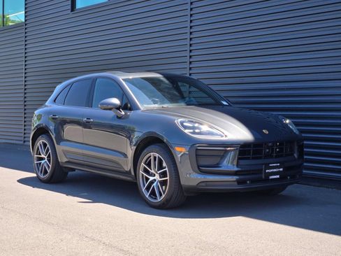 Certified 2025 Porsche Macan w/ Premium Package Plus AWD/4WD image 10
