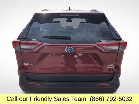 Used 2022 Toyota RAV4 XLE image 5