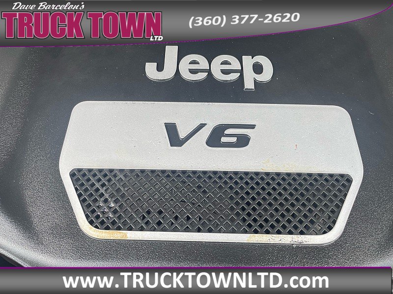 Used 2015 Jeep Wrangler Unlimited Sport w/ Max Tow Package AWD/4WD image 31