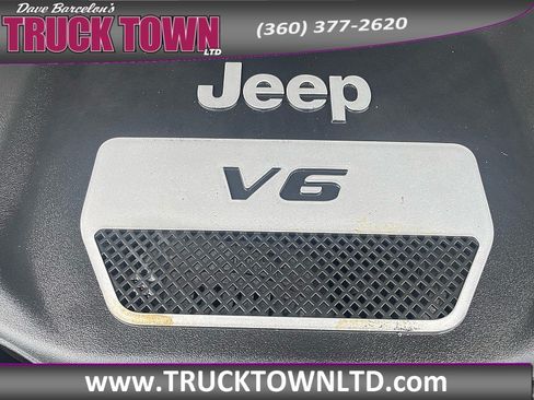 Used 2015 Jeep Wrangler Unlimited Sport w/ Max Tow Package AWD/4WD image 31