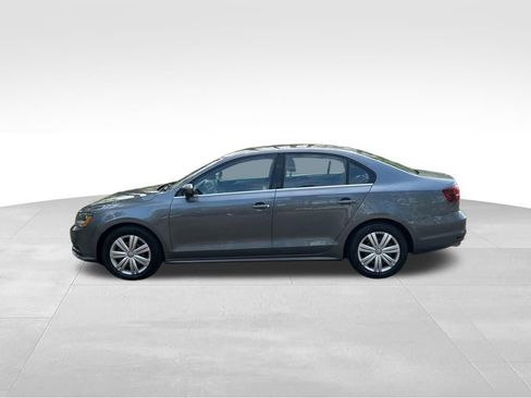 Used 2017 Volkswagen Jetta S image 2