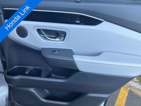 Used 2023 Honda Pilot Touring image 9