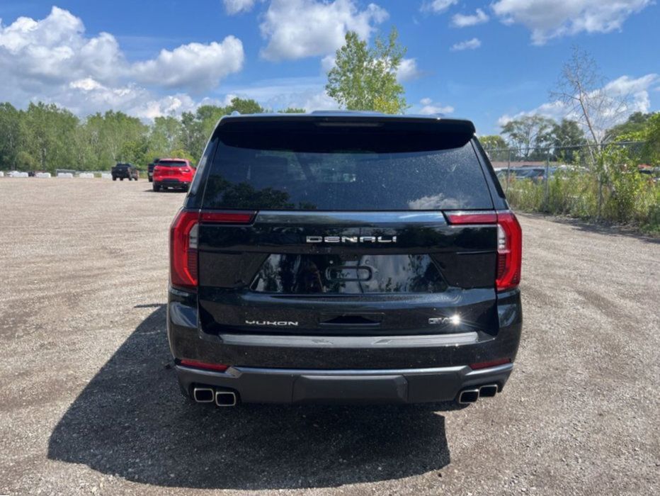 Used 2026 GMC Yukon Denali Ultimate w/ LPO, Floor Liner Package AWD/4WD image 7