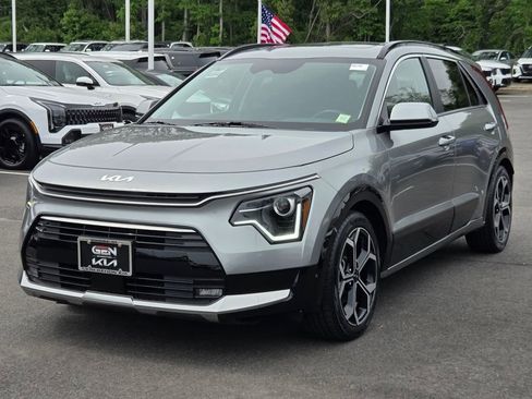 Used 2023 Kia Niro EX Touring FWD image 7
