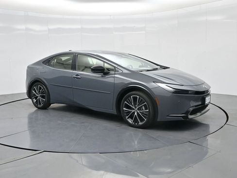 Used 2024 Toyota Prius XLE image 17