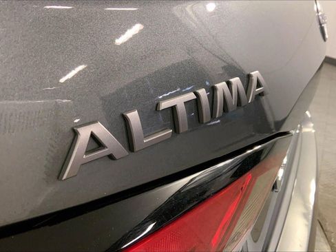 Used 2025 Nissan Altima 2.5 SV image 8